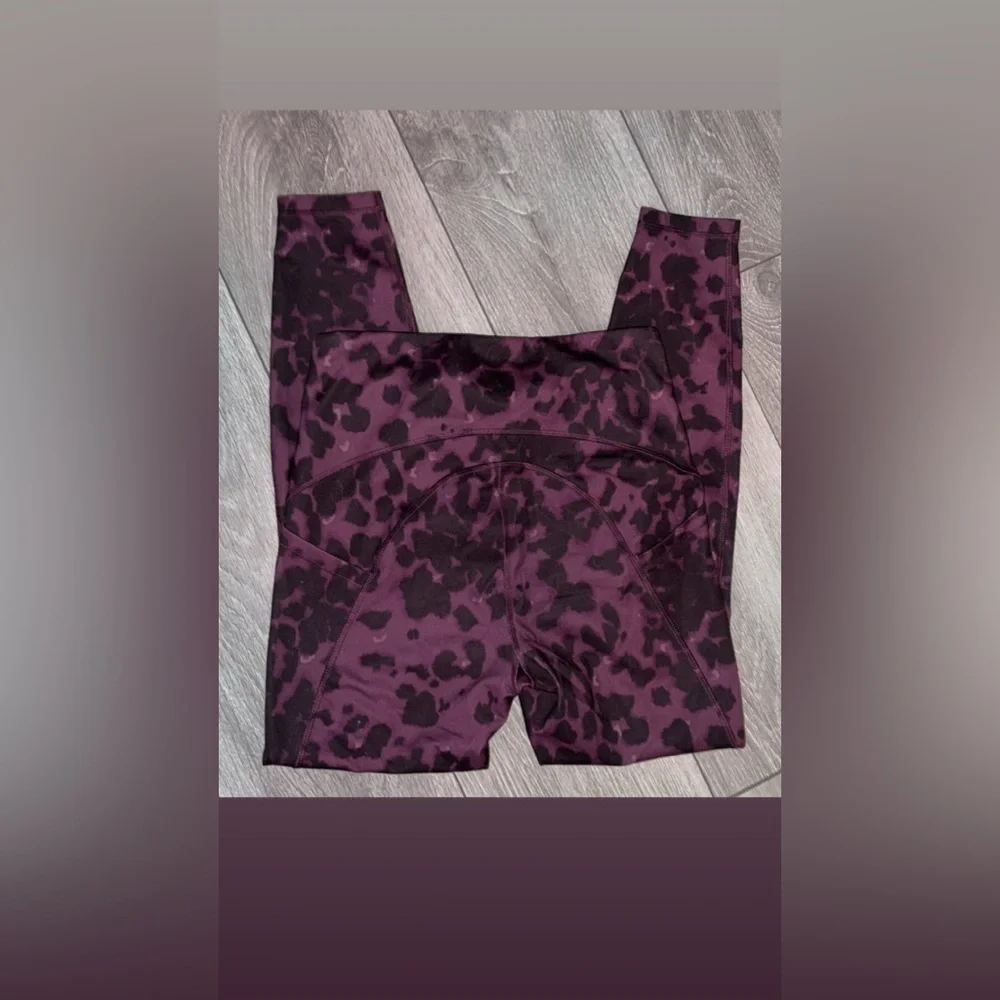 All In Motion Medium Athletic Leggings Purple & Black Animal Print Pockets EUC - Picture 2 of 7